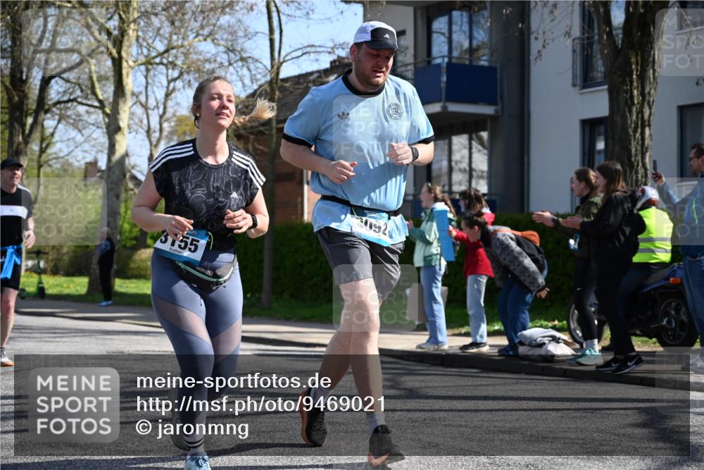 12.04.2026 - 45. Internationalen Wilhelmsburger Insellauf J. Mangold http://msf.ph/oto/9469021 12.04.2026 11:13:03 Ziel 3714, 3703, 3092, 3155, 2527, 2526 meine-sportfotos.de