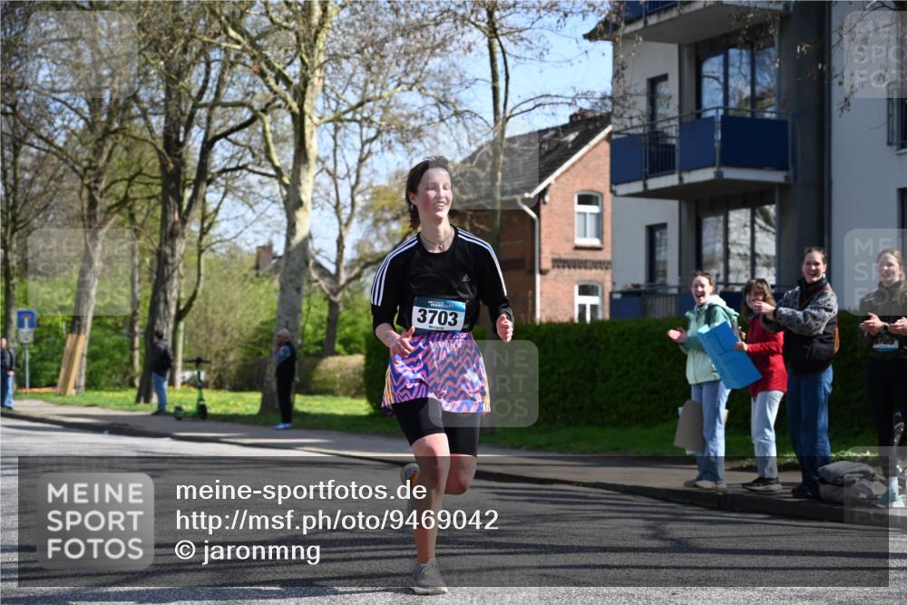 12.04.2026 - 45. Internationalen Wilhelmsburger Insellauf J. Mangold http://msf.ph/oto/9469042 12.04.2026 11:13:06 Ziel 3714, 3703, 3092, 3155, 2527, 2526 meine-sportfotos.de