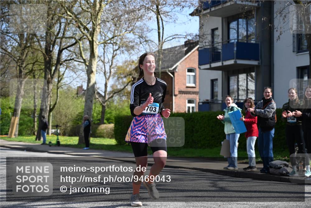 12.04.2026 - 45. Internationalen Wilhelmsburger Insellauf J. Mangold http://msf.ph/oto/9469043 12.04.2026 11:13:06 Ziel 3714, 3703, 3092, 3155, 2527, 2526 meine-sportfotos.de