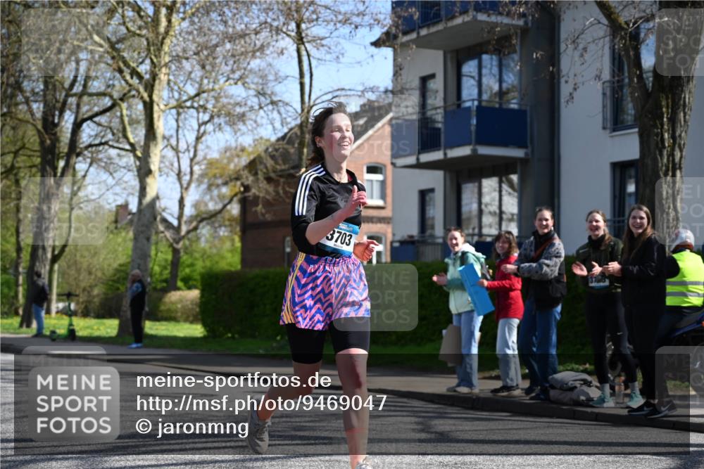 12.04.2026 - 45. Internationalen Wilhelmsburger Insellauf J. Mangold http://msf.ph/oto/9469047 12.04.2026 11:13:06 Ziel 3714, 3703, 3092, 3155, 2527, 2526 meine-sportfotos.de