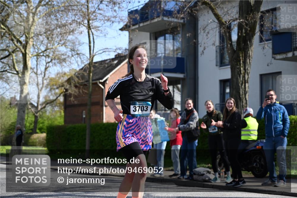 12.04.2026 - 45. Internationalen Wilhelmsburger Insellauf J. Mangold http://msf.ph/oto/9469052 12.04.2026 11:13:06 Ziel 3714, 3703, 3092, 3155, 2527, 2526 meine-sportfotos.de