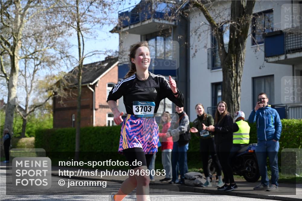 12.04.2026 - 45. Internationalen Wilhelmsburger Insellauf J. Mangold http://msf.ph/oto/9469053 12.04.2026 11:13:06 Ziel 3714, 3703, 3092, 3155, 2527, 2526 meine-sportfotos.de