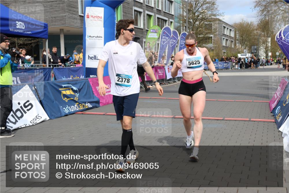 12.04.2026 - 45. Internationalen Wilhelmsburger Insellauf Strokosch-Dieckow http://msf.ph/oto/9469065 12.04.2026 12:49:35 Ziel 2378, 5625 meine-sportfotos.de