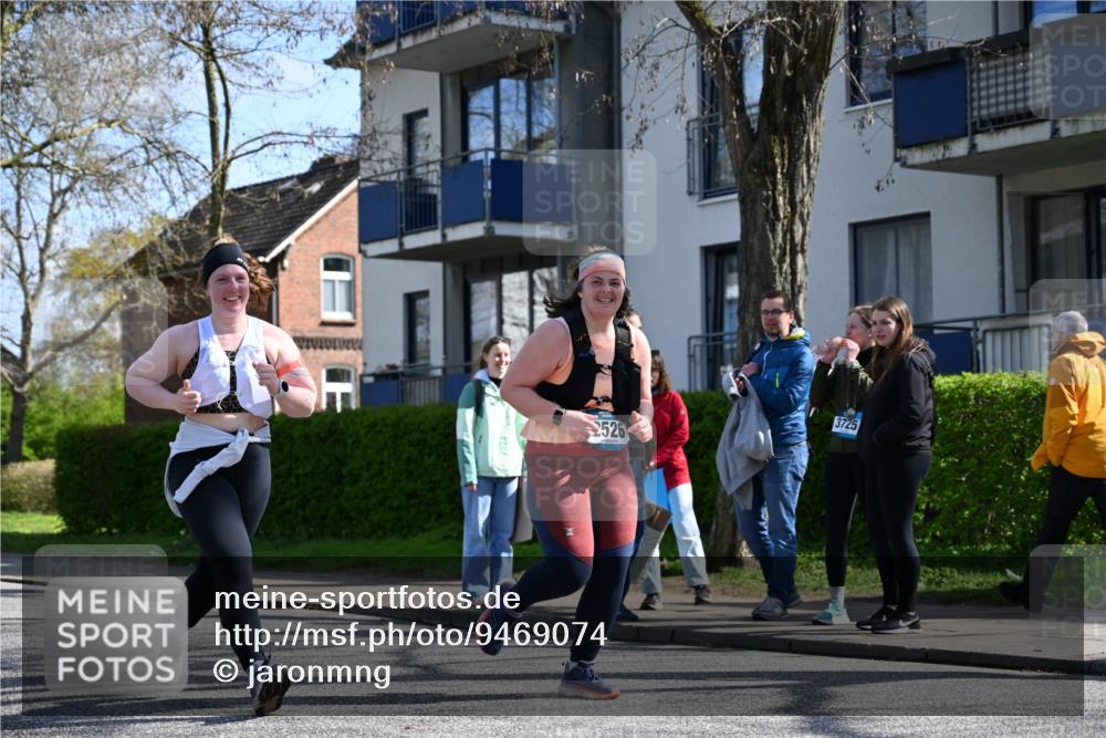 12.04.2026 - 45. Internationalen Wilhelmsburger Insellauf J. Mangold http://msf.ph/oto/9469074 12.04.2026 11:13:36 Ziel 2527, 2526, 2726, 2410, 3330, 2486, 3202, 4548, 2404 meine-sportfotos.de