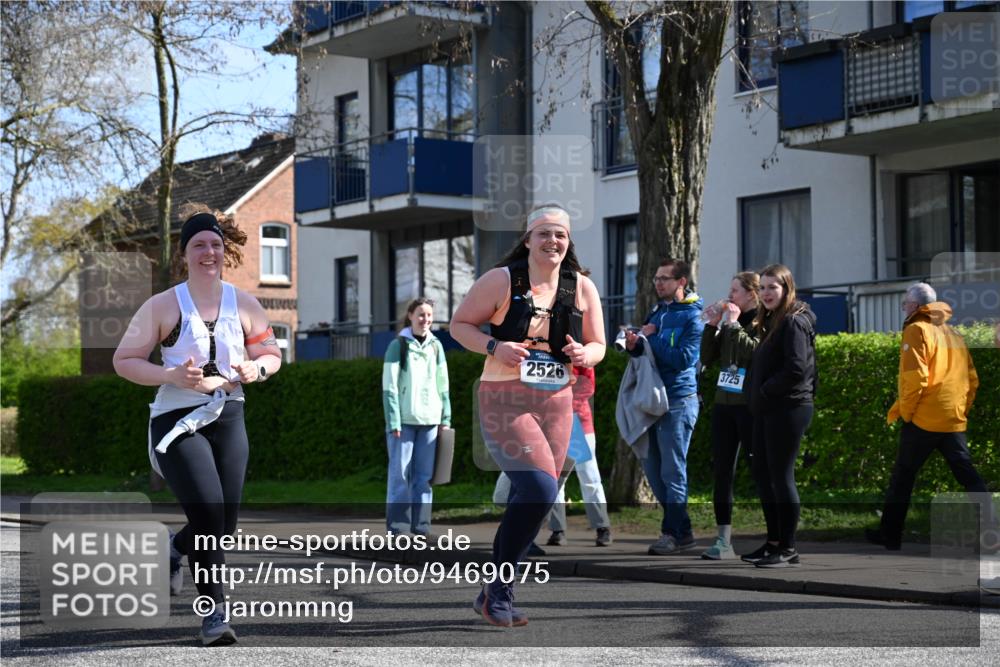 12.04.2026 - 45. Internationalen Wilhelmsburger Insellauf J. Mangold http://msf.ph/oto/9469075 12.04.2026 11:13:36 Ziel 2527, 2526, 2726, 2410, 3330, 2486, 3202, 4548, 2404 meine-sportfotos.de