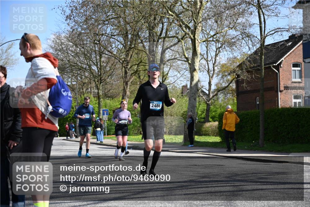 12.04.2026 - 45. Internationalen Wilhelmsburger Insellauf J. Mangold http://msf.ph/oto/9469090 12.04.2026 11:13:46 Ziel 2527, 2526, 2726, 2410, 3330, 2486, 3202, 4548, 2404, 4982 meine-sportfotos.de