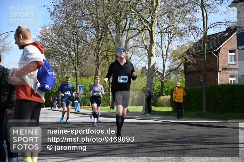 12.04.2026 - 45. Internationalen Wilhelmsburger Insellauf J. Mangold http://msf.ph/oto/9469093 12.04.2026 11:13:46 Ziel 2527, 2526, 2726, 2410, 3330, 2486, 3202, 4548, 2404, 4982 meine-sportfotos.de