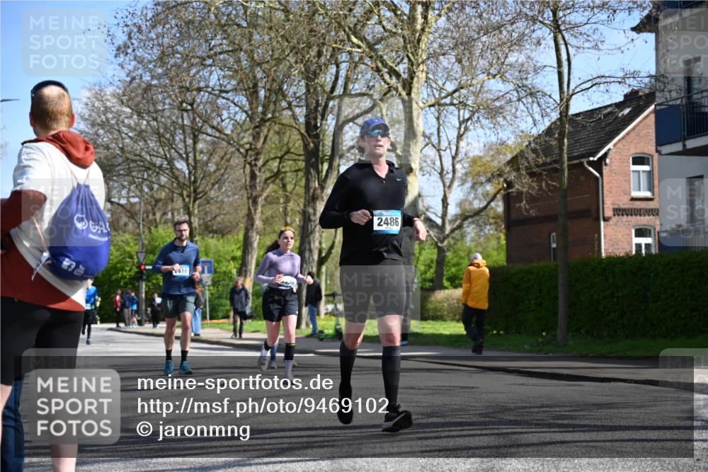 12.04.2026 - 45. Internationalen Wilhelmsburger Insellauf J. Mangold http://msf.ph/oto/9469102 12.04.2026 11:13:46 Ziel 2527, 2526, 2726, 2410, 3330, 2486, 3202, 4548, 2404, 4982 meine-sportfotos.de