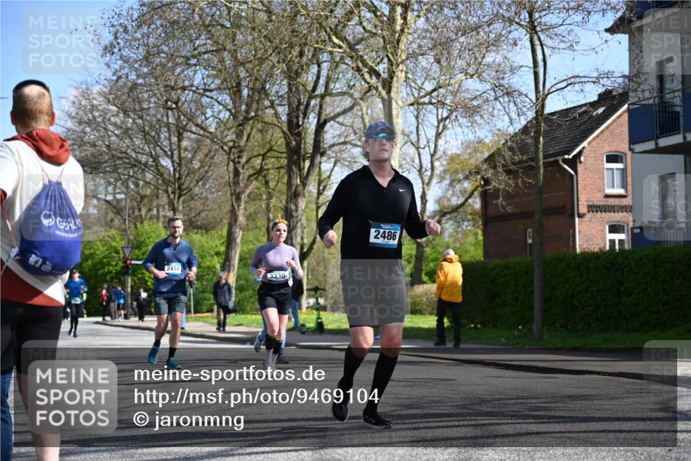 12.04.2026 - 45. Internationalen Wilhelmsburger Insellauf J. Mangold http://msf.ph/oto/9469104 12.04.2026 11:13:46 Ziel 2527, 2526, 2726, 2410, 3330, 2486, 3202, 4548, 2404, 4982 meine-sportfotos.de