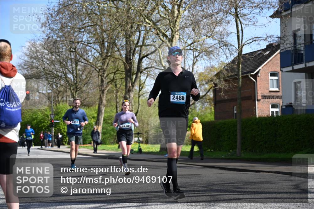 12.04.2026 - 45. Internationalen Wilhelmsburger Insellauf J. Mangold http://msf.ph/oto/9469107 12.04.2026 11:13:47 Ziel 2527, 2526, 2726, 2410, 3330, 2486, 3202, 4548, 2404, 4982 meine-sportfotos.de