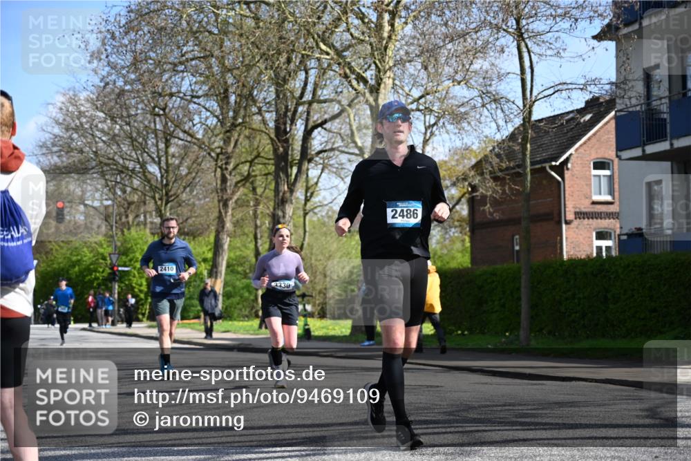 12.04.2026 - 45. Internationalen Wilhelmsburger Insellauf J. Mangold http://msf.ph/oto/9469109 12.04.2026 11:13:47 Ziel 2527, 2526, 2726, 2410, 3330, 2486, 3202, 4548, 2404, 4982 meine-sportfotos.de