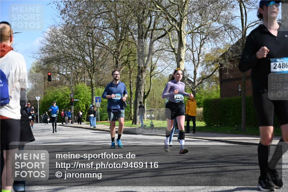 12.04.2026 - 45. Internationalen Wilhelmsburger Insellauf J. Mangold http://msf.ph/oto/9469116 12.04.2026 11:13:48 Ziel 2527, 2526, 2726, 2410, 3330, 2486, 3202, 4548, 2404, 2404, 4982 meine-sportfotos.de