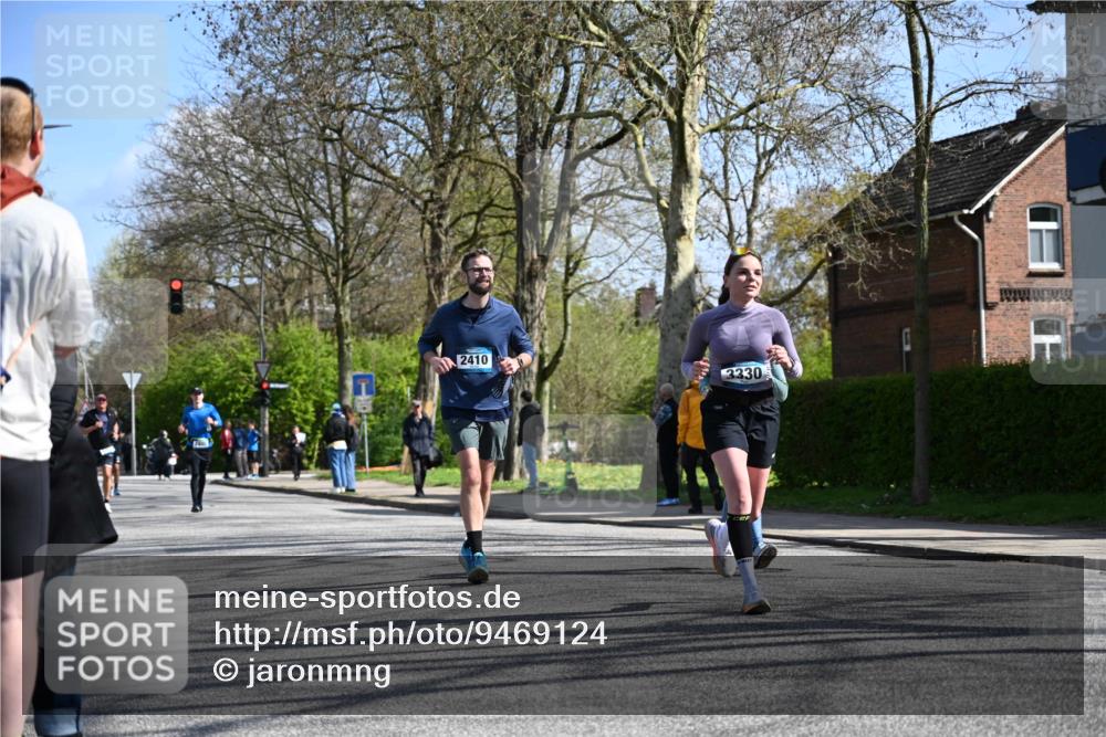 12.04.2026 - 45. Internationalen Wilhelmsburger Insellauf J. Mangold http://msf.ph/oto/9469124 12.04.2026 11:13:48 Ziel 2527, 2526, 2726, 2410, 3330, 2486, 3202, 4548, 2404, 2404, 4982 meine-sportfotos.de
