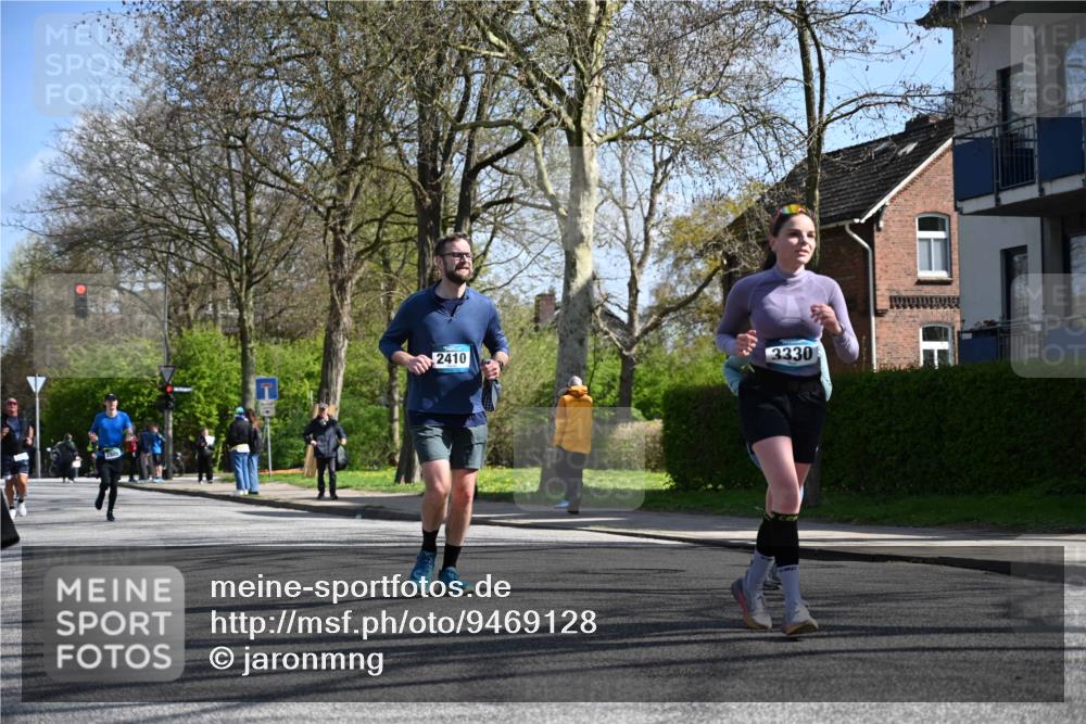 12.04.2026 - 45. Internationalen Wilhelmsburger Insellauf J. Mangold http://msf.ph/oto/9469128 12.04.2026 11:13:49 Ziel 2527, 2526, 2726, 2410, 3330, 2486, 3202, 4548, 2404, 4982 meine-sportfotos.de