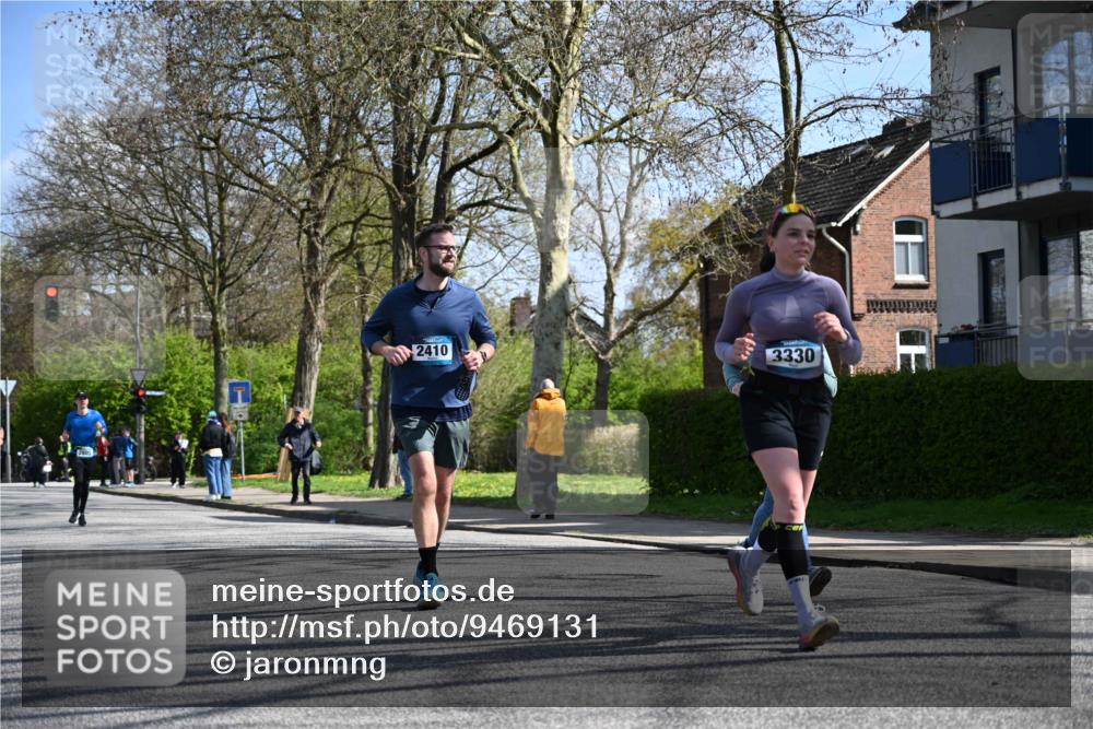 12.04.2026 - 45. Internationalen Wilhelmsburger Insellauf J. Mangold http://msf.ph/oto/9469131 12.04.2026 11:13:49 Ziel 2527, 2526, 2726, 2410, 3330, 2486, 3202, 4548, 2404, 4982 meine-sportfotos.de