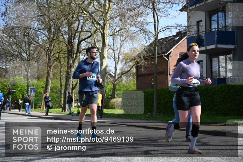12.04.2026 - 45. Internationalen Wilhelmsburger Insellauf J. Mangold http://msf.ph/oto/9469139 12.04.2026 11:13:49 Ziel 2527, 2526, 2726, 2410, 3330, 2486, 3202, 4548, 2404, 4982 meine-sportfotos.de