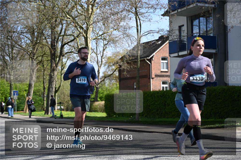 12.04.2026 - 45. Internationalen Wilhelmsburger Insellauf J. Mangold http://msf.ph/oto/9469143 12.04.2026 11:13:49 Ziel 2527, 2526, 2726, 2410, 3330, 2486, 3202, 4548, 2404, 4982 meine-sportfotos.de
