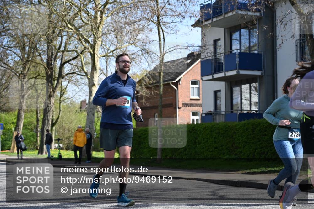 12.04.2026 - 45. Internationalen Wilhelmsburger Insellauf J. Mangold http://msf.ph/oto/9469152 12.04.2026 11:13:50 Ziel 2527, 2526, 2726, 2410, 3330, 2486, 3202, 4548, 2404, 4982, 3343, 2452 meine-sportfotos.de