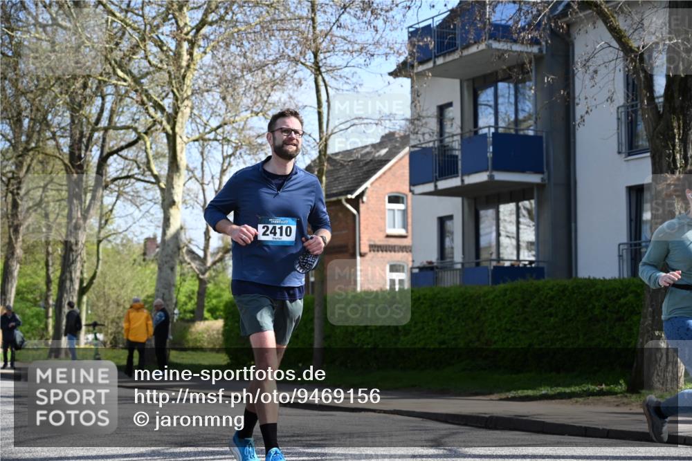 12.04.2026 - 45. Internationalen Wilhelmsburger Insellauf J. Mangold http://msf.ph/oto/9469156 12.04.2026 11:13:50 Ziel 2527, 2526, 2726, 2410, 3330, 2486, 3202, 4548, 2404, 4982, 3343, 2452 meine-sportfotos.de