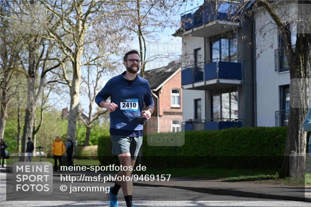 12.04.2026 - 45. Internationalen Wilhelmsburger Insellauf J. Mangold http://msf.ph/oto/9469157 12.04.2026 11:13:50 Ziel 2527, 2526, 2726, 2410, 3330, 2486, 3202, 4548, 2404, 4982, 3343, 2452 meine-sportfotos.de