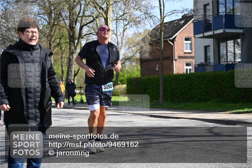 12.04.2026 - 45. Internationalen Wilhelmsburger Insellauf J. Mangold http://msf.ph/oto/9469162 12.04.2026 11:13:59 Ziel 2726, 2410, 3330, 2486, 3202, 4548, 2404, 4982, 3343, 2452, 3018, 2424 meine-sportfotos.de