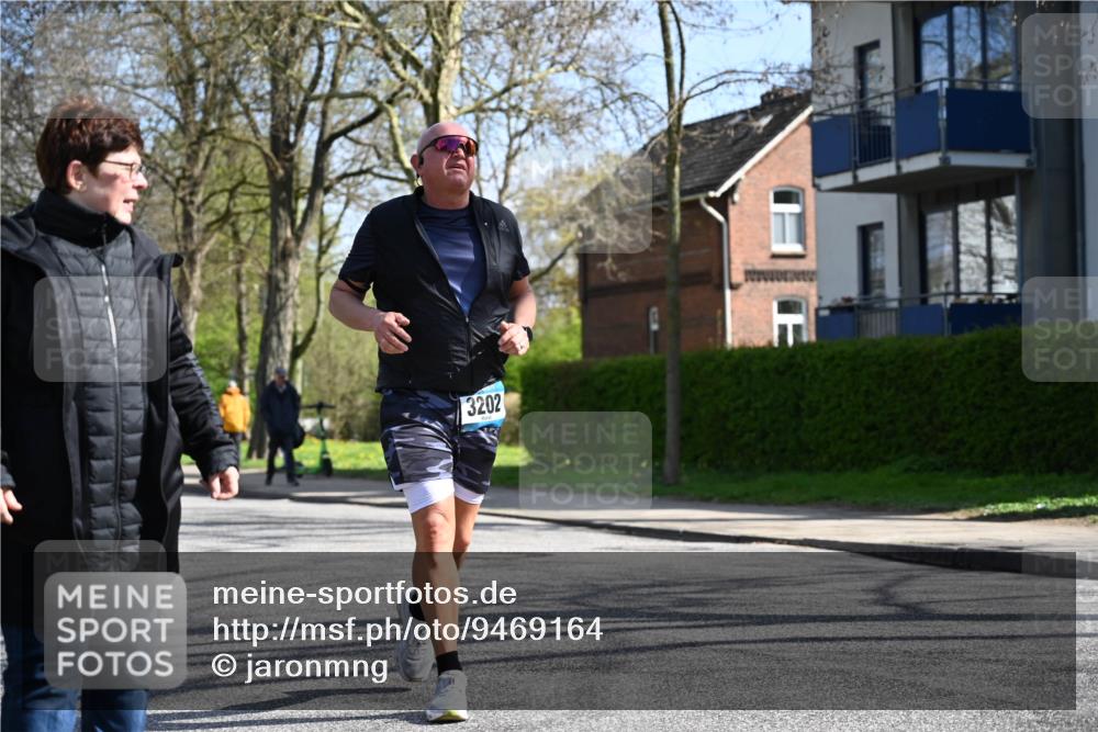 12.04.2026 - 45. Internationalen Wilhelmsburger Insellauf J. Mangold http://msf.ph/oto/9469164 12.04.2026 11:13:59 Ziel 2726, 2410, 3330, 2486, 3202, 4548, 2404, 4982, 3343, 2452, 3018, 2424 meine-sportfotos.de