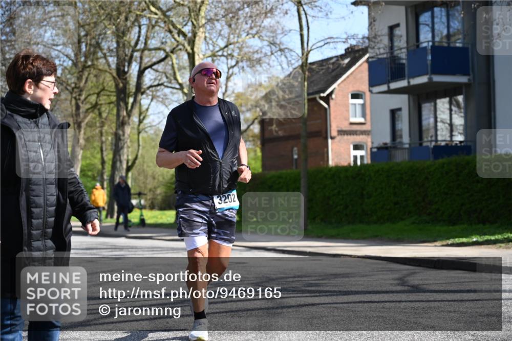 12.04.2026 - 45. Internationalen Wilhelmsburger Insellauf J. Mangold http://msf.ph/oto/9469165 12.04.2026 11:14:00 Ziel 2726, 2410, 3330, 2486, 3202, 4548, 2404, 2404, 4982, 3343, 2452, 3018, 2424 meine-sportfotos.de