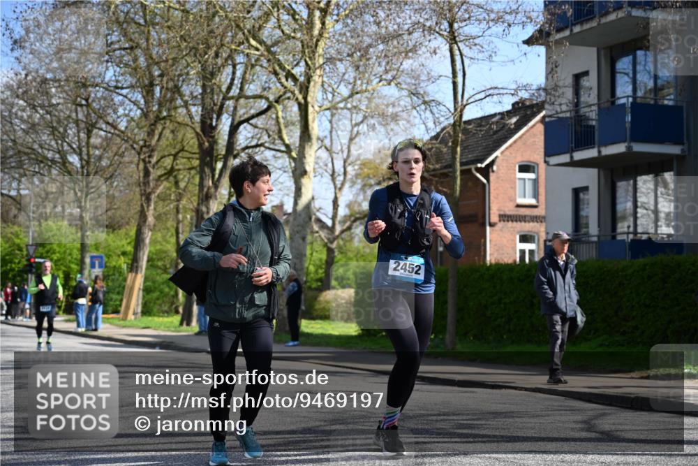 12.04.2026 - 45. Internationalen Wilhelmsburger Insellauf J. Mangold http://msf.ph/oto/9469197 12.04.2026 11:14:24 Ziel 2404, 4982, 3343, 2452, 3018, 2424, 2565, 3508, 2165 meine-sportfotos.de