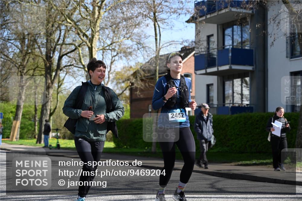 12.04.2026 - 45. Internationalen Wilhelmsburger Insellauf J. Mangold http://msf.ph/oto/9469204 12.04.2026 11:14:25 Ziel 2404, 4982, 3343, 2452, 3018, 2424, 2565, 3508, 2165 meine-sportfotos.de