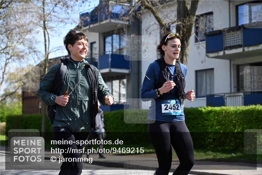 12.04.2026 - 45. Internationalen Wilhelmsburger Insellauf J. Mangold http://msf.ph/oto/9469215 12.04.2026 11:14:25 Ziel 2404, 4982, 3343, 2452, 3018, 2424, 2565, 3508, 2165 meine-sportfotos.de