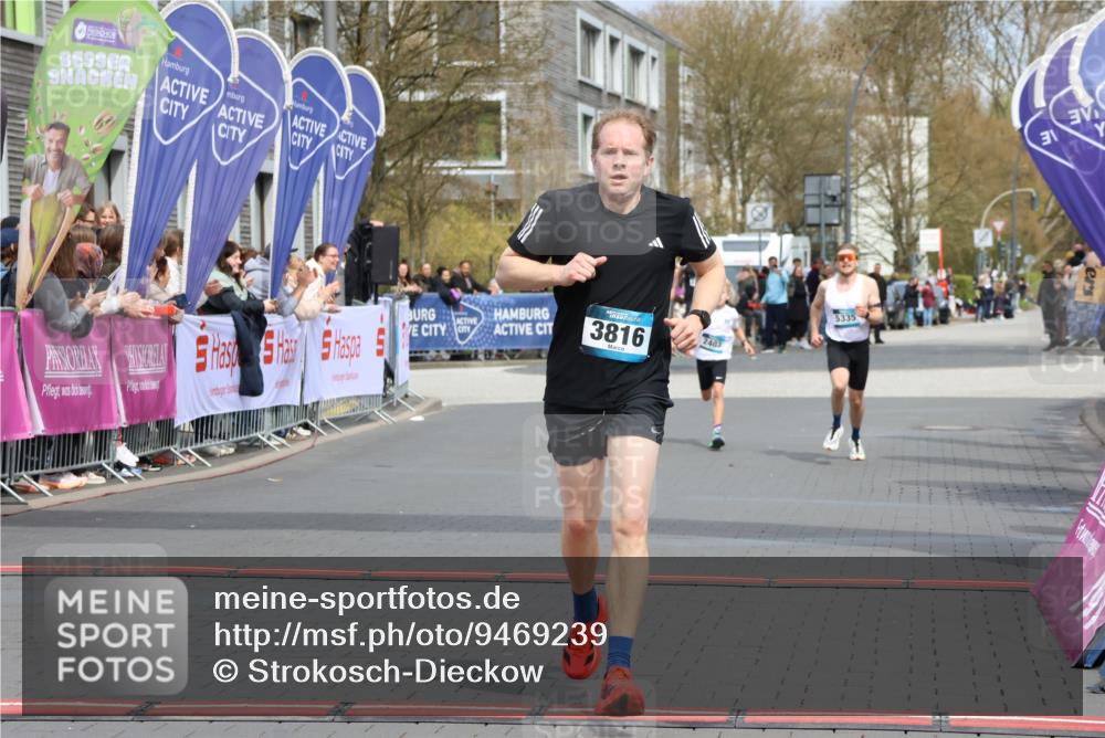 12.04.2026 - 45. Internationalen Wilhelmsburger Insellauf Strokosch-Dieckow http://msf.ph/oto/9469239 12.04.2026 12:49:52 Ziel 5566, 3816, 5335, 3612, 2403 meine-sportfotos.de