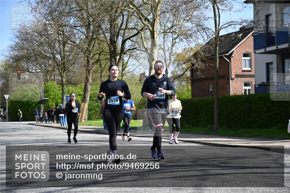 12.04.2026 - 45. Internationalen Wilhelmsburger Insellauf J. Mangold http://msf.ph/oto/9469256 12.04.2026 11:14:58 Ziel 3508, 2165, 2510, 3681, 2157, 2993, 2993, 2137, 3607 meine-sportfotos.de