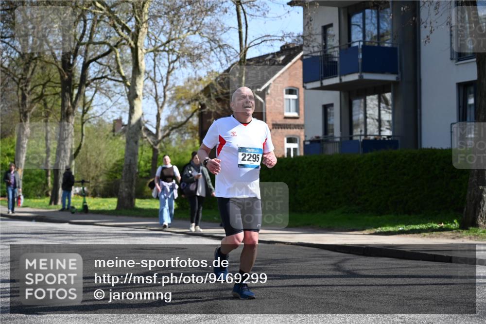 12.04.2026 - 45. Internationalen Wilhelmsburger Insellauf J. Mangold http://msf.ph/oto/9469299 12.04.2026 11:15:36 Ziel 2561, 2343, 2295, 2467, 2468, 2296 meine-sportfotos.de