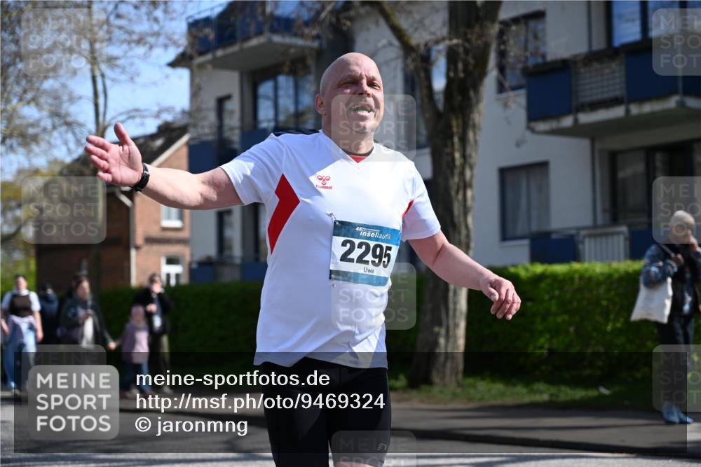 12.04.2026 - 45. Internationalen Wilhelmsburger Insellauf J. Mangold http://msf.ph/oto/9469324 12.04.2026 11:15:38 Ziel 2561, 2343, 2295, 2467, 2468, 2296 meine-sportfotos.de