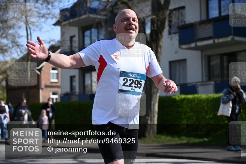12.04.2026 - 45. Internationalen Wilhelmsburger Insellauf J. Mangold http://msf.ph/oto/9469325 12.04.2026 11:15:38 Ziel 2561, 2343, 2295, 2467, 2468, 2296 meine-sportfotos.de