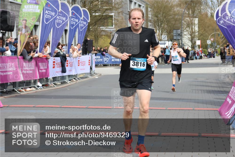 12.04.2026 - 45. Internationalen Wilhelmsburger Insellauf Strokosch-Dieckow http://msf.ph/oto/9469329 12.04.2026 12:49:53 Ziel 5566, 3816, 5335, 3612, 2403 meine-sportfotos.de