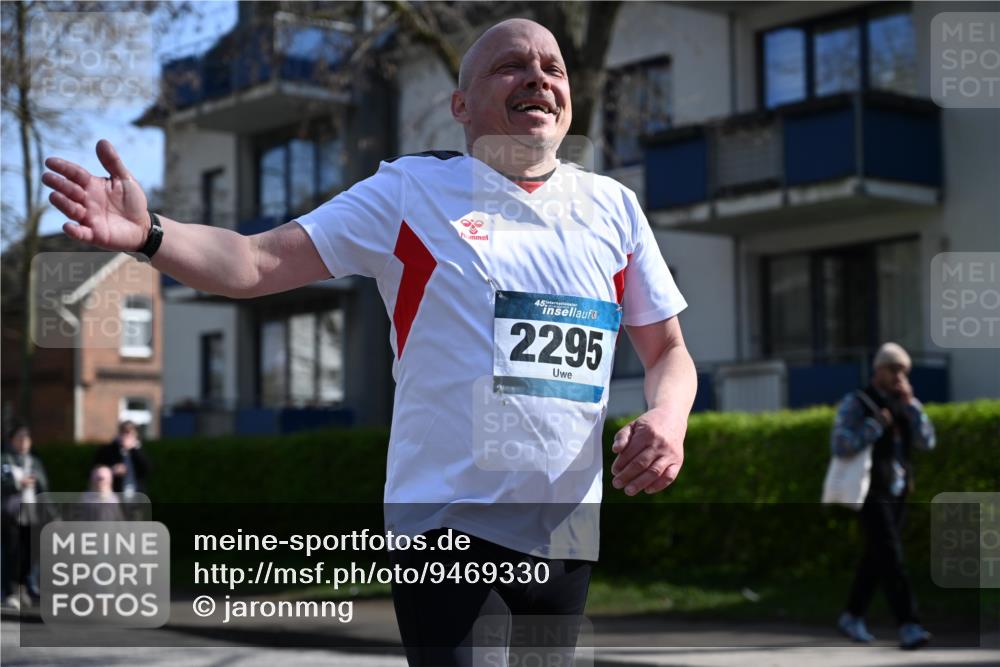 12.04.2026 - 45. Internationalen Wilhelmsburger Insellauf J. Mangold http://msf.ph/oto/9469330 12.04.2026 11:15:38 Ziel 2561, 2343, 2295, 2467, 2468, 2296 meine-sportfotos.de