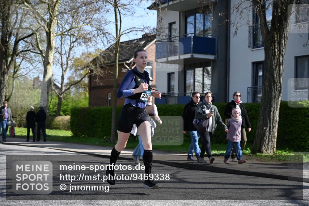 12.04.2026 - 45. Internationalen Wilhelmsburger Insellauf J. Mangold http://msf.ph/oto/9469338 12.04.2026 11:15:42 Ziel 2561, 2343, 2295, 2467, 2468, 2296 meine-sportfotos.de