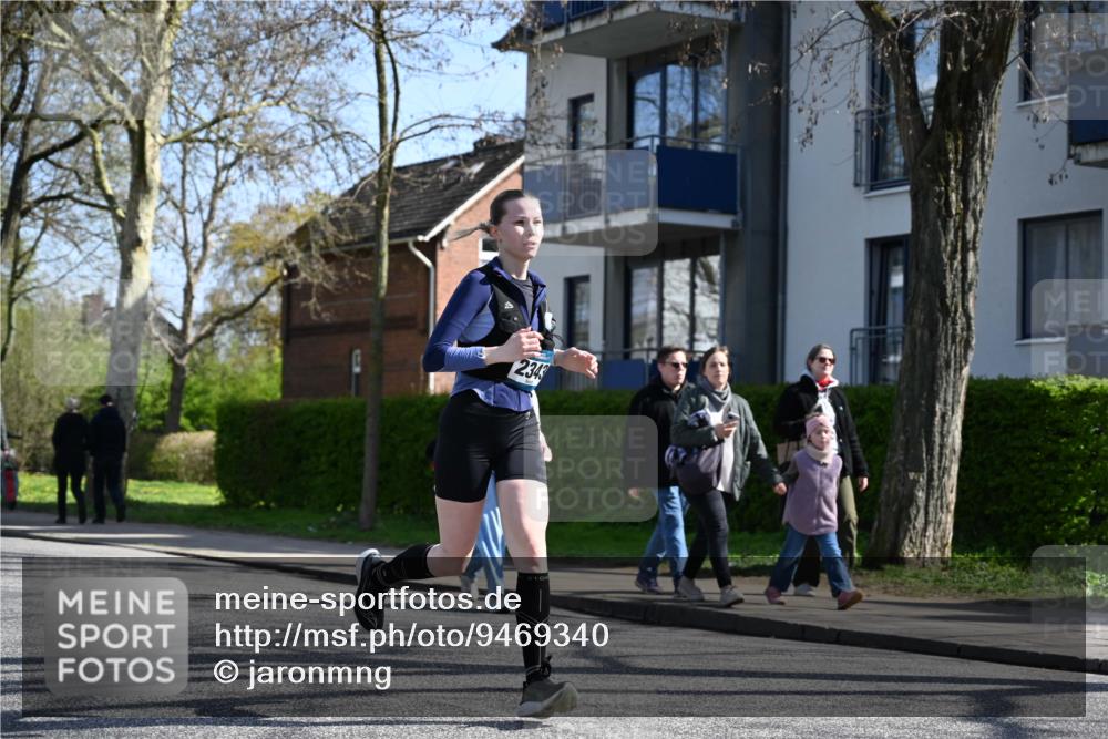12.04.2026 - 45. Internationalen Wilhelmsburger Insellauf J. Mangold http://msf.ph/oto/9469340 12.04.2026 11:15:42 Ziel 2561, 2343, 2295, 2467, 2468, 2296 meine-sportfotos.de