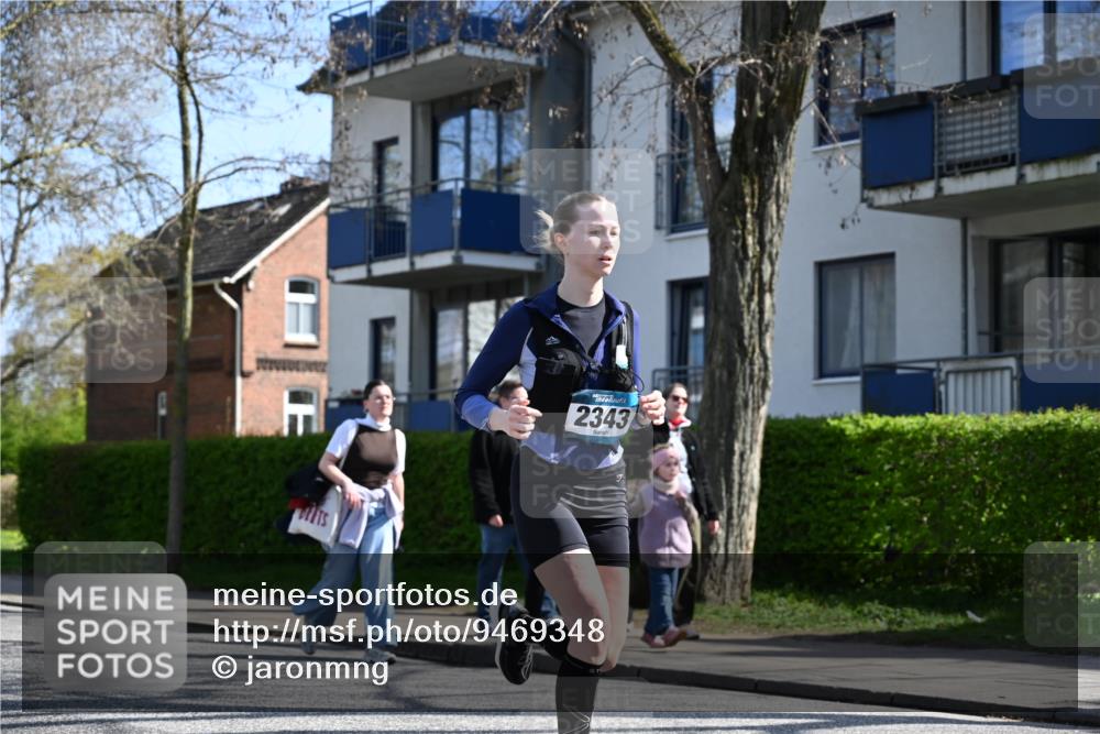 12.04.2026 - 45. Internationalen Wilhelmsburger Insellauf J. Mangold http://msf.ph/oto/9469348 12.04.2026 11:15:43 Ziel 2561, 2343, 2295, 2467, 2468, 2296, 4497 meine-sportfotos.de