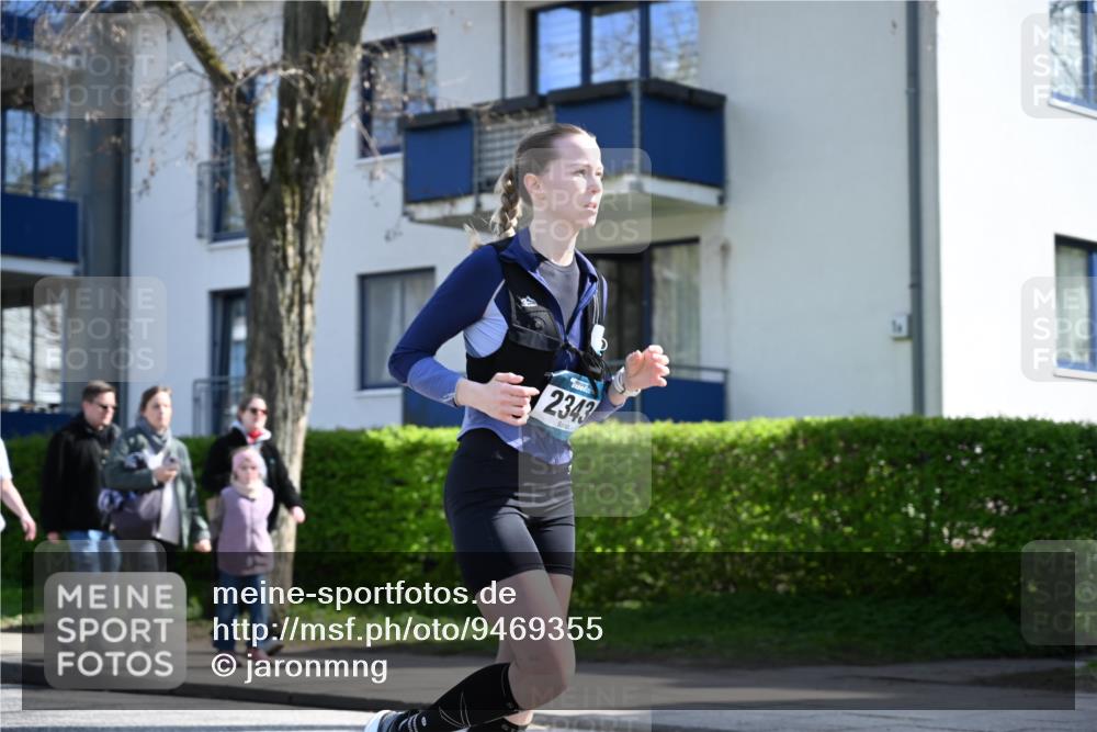 12.04.2026 - 45. Internationalen Wilhelmsburger Insellauf J. Mangold http://msf.ph/oto/9469355 12.04.2026 11:15:43 Ziel 2561, 2343, 2295, 2467, 2468, 2296, 4497 meine-sportfotos.de