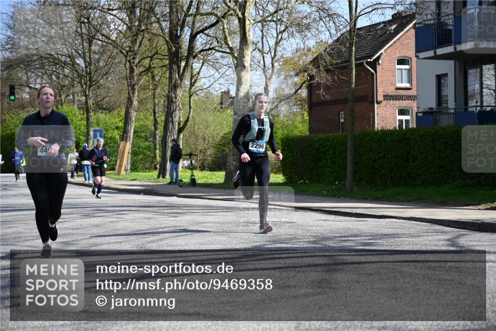 12.04.2026 - 45. Internationalen Wilhelmsburger Insellauf J. Mangold http://msf.ph/oto/9469358 12.04.2026 11:16:14 Ziel 2467, 2468, 2296, 4497, 3543, 3543, 2329, 5756, 5756, 3891, 4590, 2828, 2823 meine-sportfotos.de
