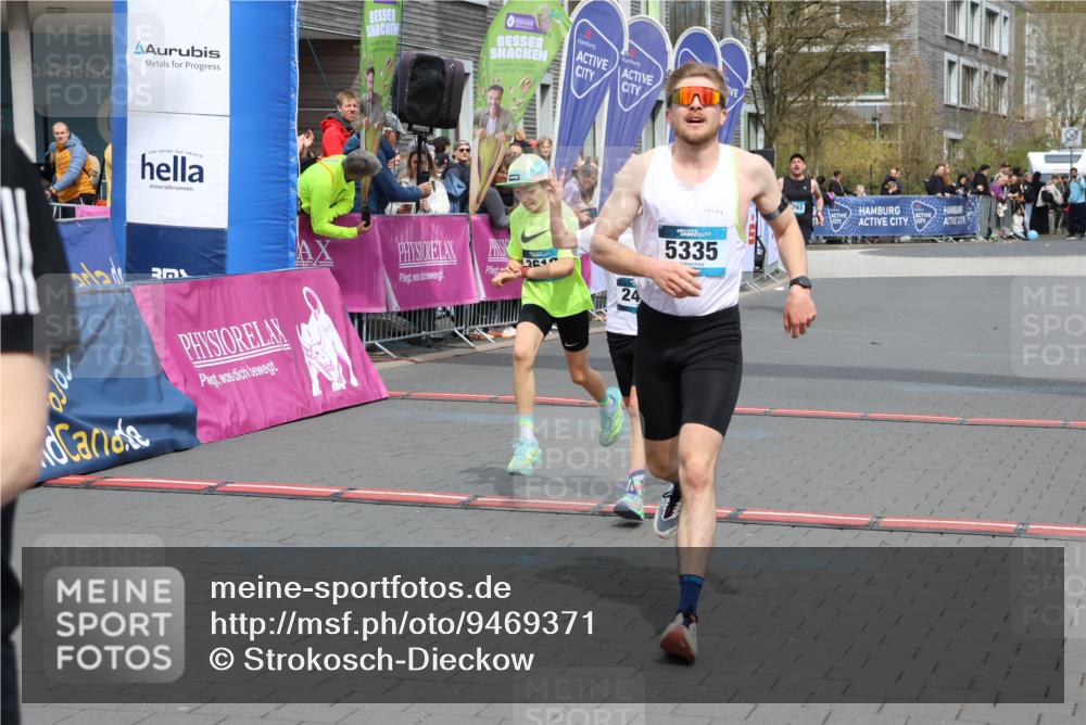 12.04.2026 - 45. Internationalen Wilhelmsburger Insellauf Strokosch-Dieckow http://msf.ph/oto/9469371 12.04.2026 12:49:56 Ziel 3816, 5335, 3612, 2403, 5793 meine-sportfotos.de