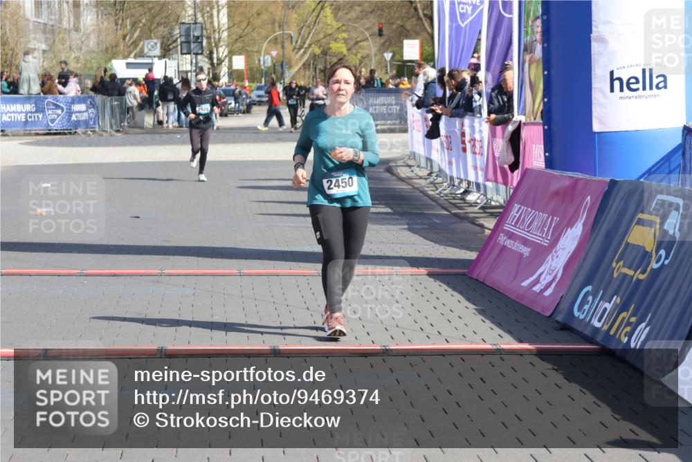 12.04.2026 - 45. Internationalen Wilhelmsburger Insellauf Strokosch-Dieckow http://msf.ph/oto/9469374 12.04.2026 11:23:21 Ziel 2450 meine-sportfotos.de