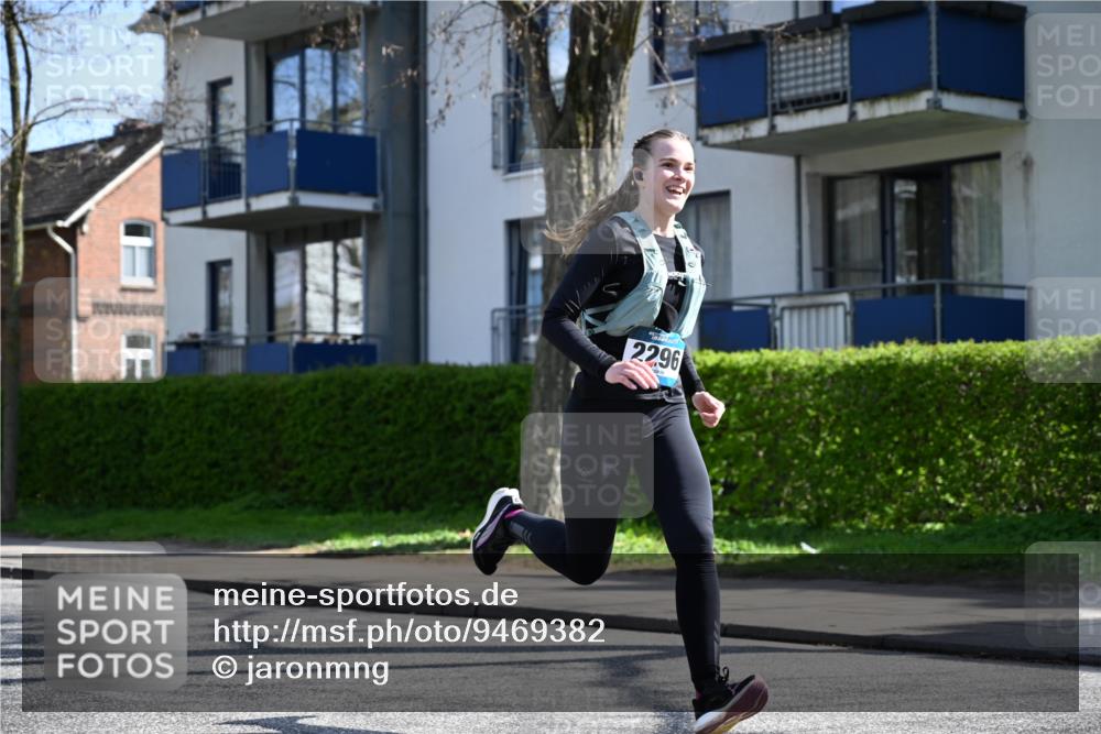 12.04.2026 - 45. Internationalen Wilhelmsburger Insellauf J. Mangold http://msf.ph/oto/9469382 12.04.2026 11:16:16 Ziel 2296, 4497, 3543, 2329, 2329, 5756, 3891, 4590, 2828, 2823 meine-sportfotos.de