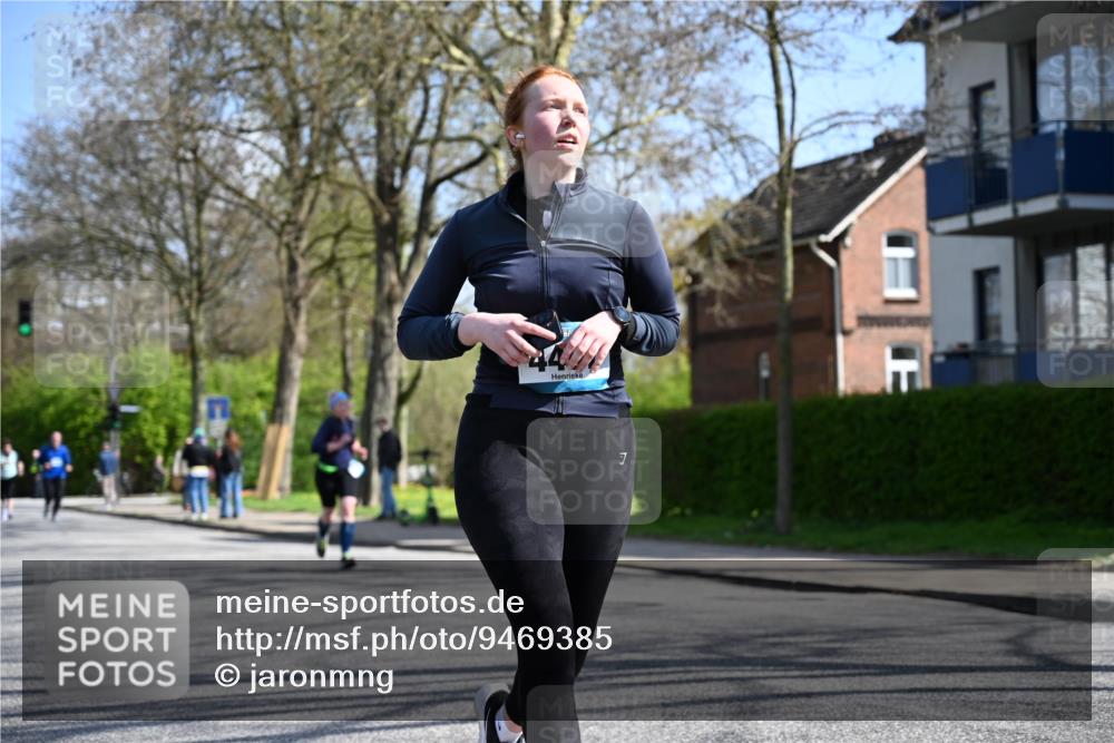 12.04.2026 - 45. Internationalen Wilhelmsburger Insellauf J. Mangold http://msf.ph/oto/9469385 12.04.2026 11:16:16 Ziel 2296, 4497, 3543, 2329, 2329, 5756, 3891, 4590, 2828, 2823 meine-sportfotos.de