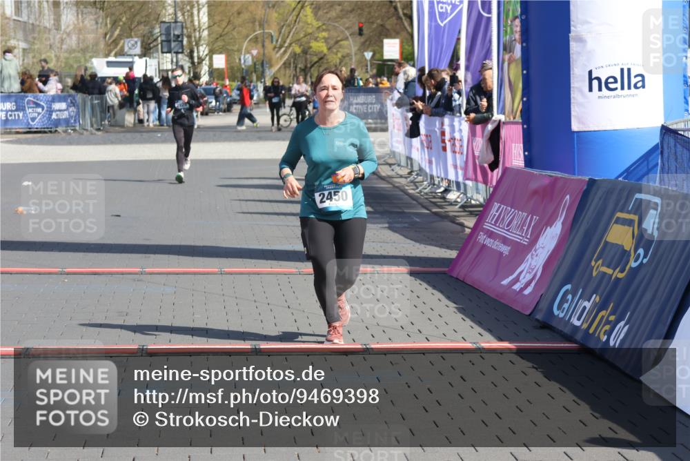 12.04.2026 - 45. Internationalen Wilhelmsburger Insellauf Strokosch-Dieckow http://msf.ph/oto/9469398 12.04.2026 11:23:21 Ziel 2450 meine-sportfotos.de
