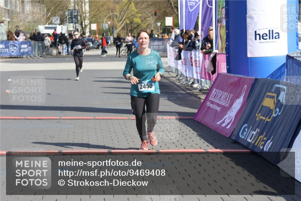 12.04.2026 - 45. Internationalen Wilhelmsburger Insellauf Strokosch-Dieckow http://msf.ph/oto/9469408 12.04.2026 11:23:21 Ziel 2450 meine-sportfotos.de