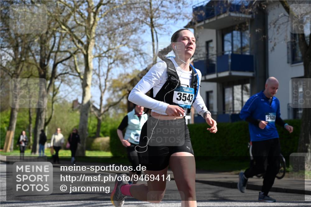 12.04.2026 - 45. Internationalen Wilhelmsburger Insellauf J. Mangold http://msf.ph/oto/9469414 12.04.2026 11:16:32 Ziel 4497, 3543, 2329, 5756, 3891, 4590, 2828, 2823, 3622, 3080 meine-sportfotos.de