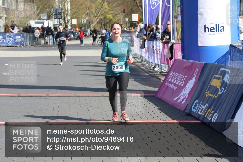 12.04.2026 - 45. Internationalen Wilhelmsburger Insellauf Strokosch-Dieckow http://msf.ph/oto/9469416 12.04.2026 11:23:21 Ziel 2450 meine-sportfotos.de